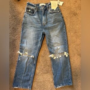 Abercrombie & Fitch Ankle Straight Ultra High Rise distressed Jean -extra short
